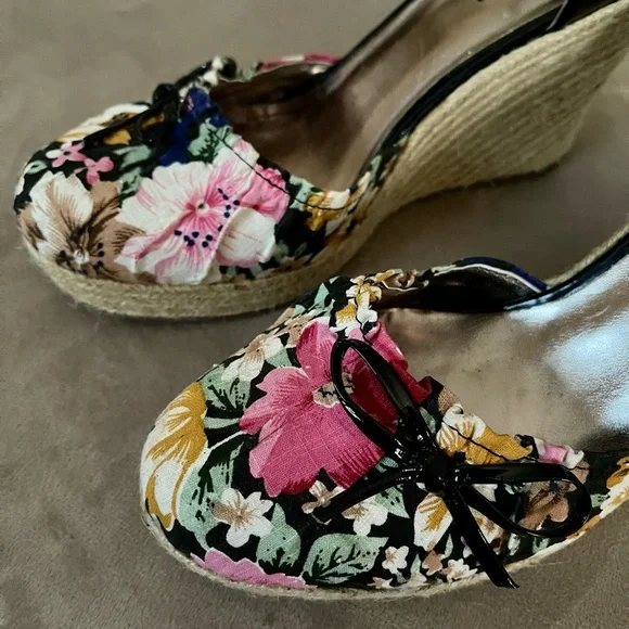 Women’s black floral espadrilles size 9M - Picture 7 of 9